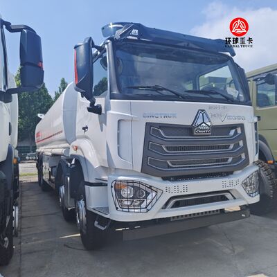 HOWO NX 8x4 30000L Fuel Tank Truck Heavy Duty Diesel Bowser Truck per le miniere e la distribuzione di combustibile in Zambia