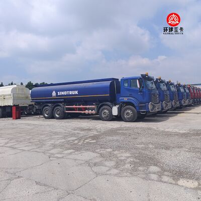 Autocisterna HOWO NX 8x4 da 30000L per carburante, camion cisterna per diesel per il mercato del Ghana
