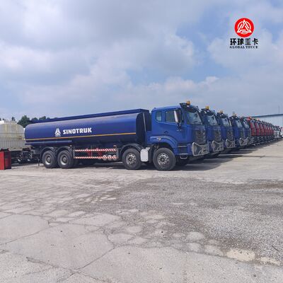 Autocisterna HOWO NX 8x4 da 30000L per carburante, camion cisterna per diesel per il mercato del Ghana