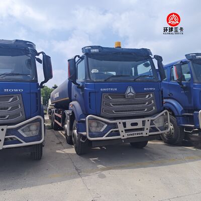 HOWO NX 8x4 30000L Fuel Tanker Truck Heavy Duty Diesel Bowser Truck per il mercato nigeriano