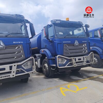 Autocisterna HOWO NX 8x4 da 30000L per carburante, camion cisterna per gasolio per impieghi gravosi per il mercato africano