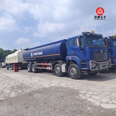 Autocisterna HOWO NX 8x4 da 30000L per carburante, camion cisterna per gasolio per impieghi gravosi per il mercato africano