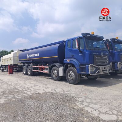 Autocisterna HOWO NX 8x4 da 30000L per carburante, camion cisterna per gasolio per impieghi gravosi per il mercato africano
