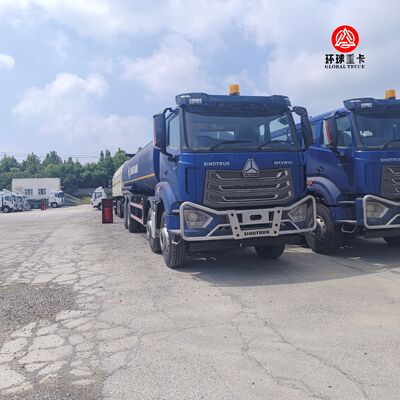HOWO NX 8x4 30000L Fuel Tank Truck Heavy Duty Diesel Bowser Truck per il mercato del Mozambico