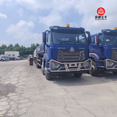 Autocisterna HOWO NX 8x4 da 30000L per carburante, camion cisterna per gasolio per impieghi gravosi per il mercato africano