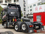 Autotreno nero del trattore di colore con velocità le gomme 295/80R22.5 e massimo 115km/h