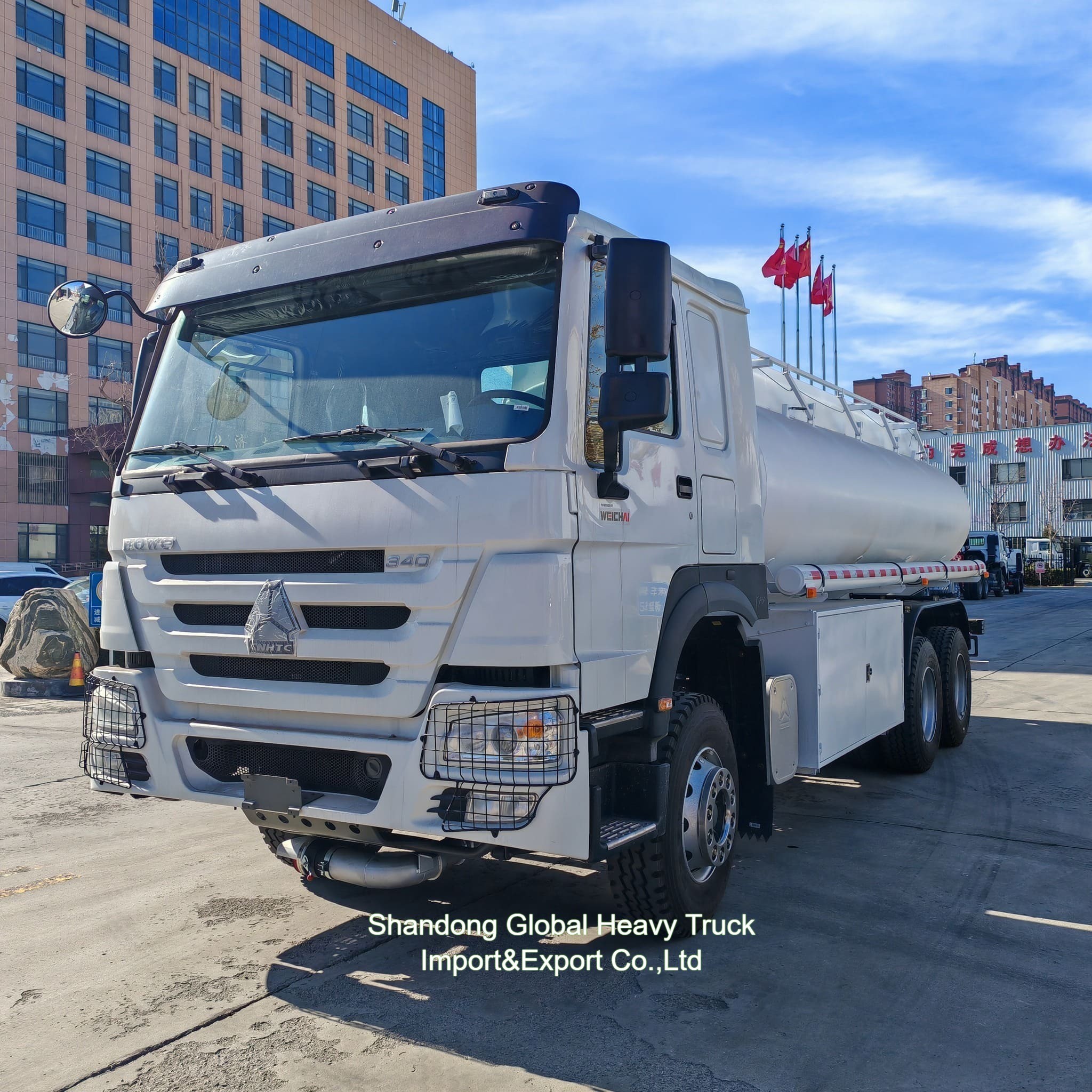 HOWO Sino truk 5000 galloni Diesel Refuel Oil Fuel Tanker Trucks