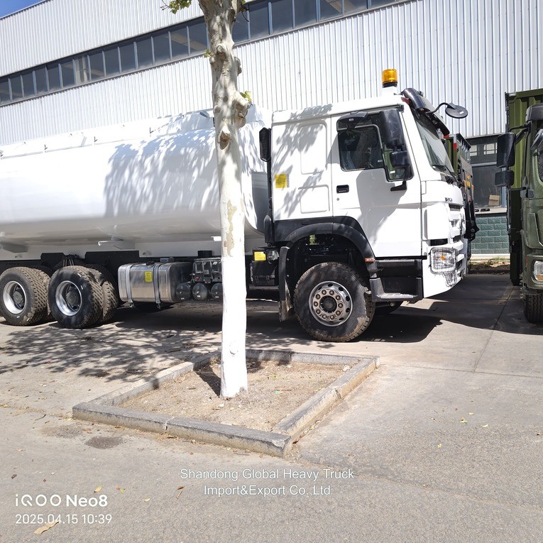 Nuovo Sinotruk HOWO 6X4 20000L Tank Oil Fuel Tanker Truck in vendita nelle Filippine