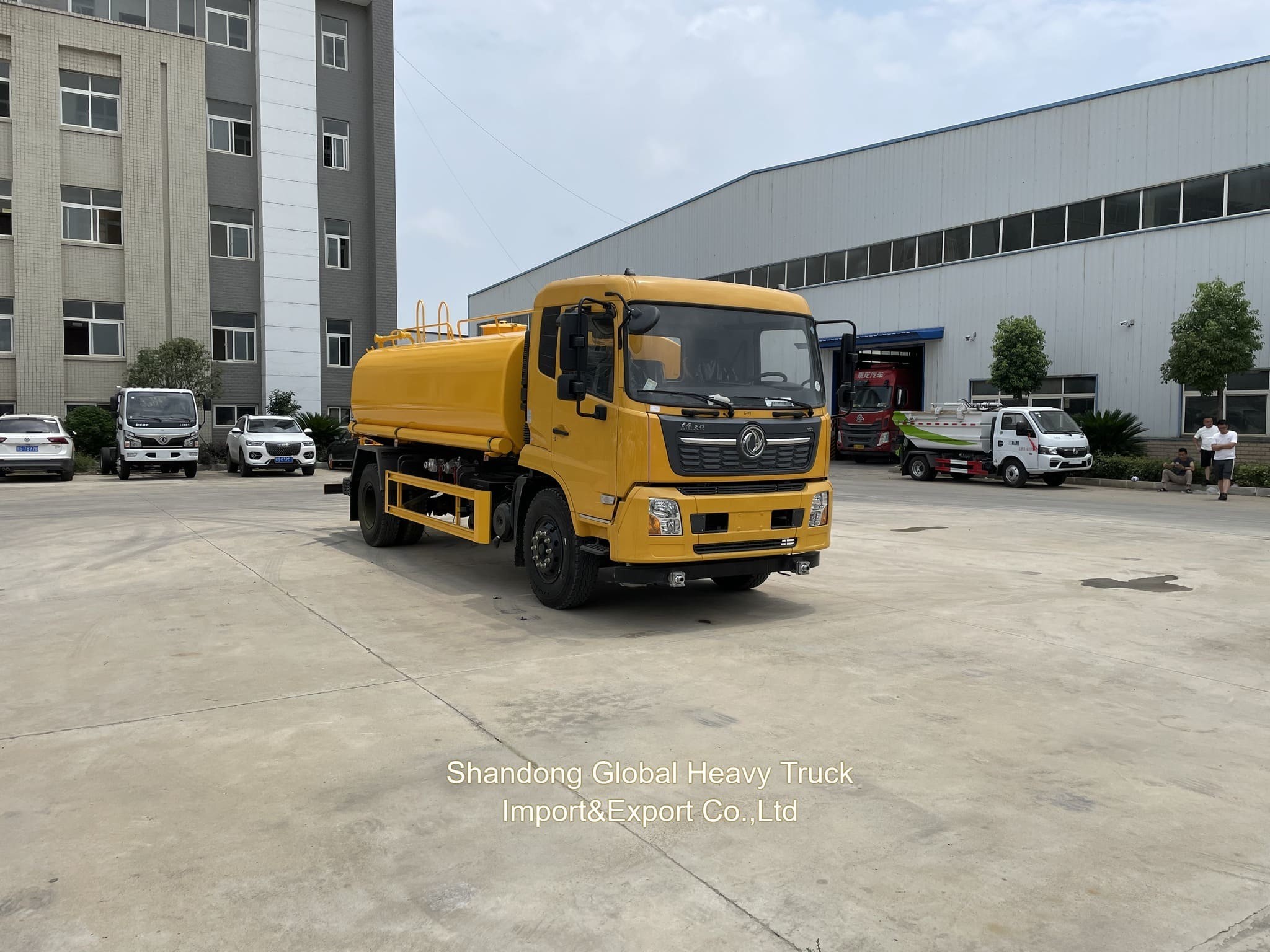 Cina Prezzo più basso Peso pesante 10/12 Ruote Sprinkler Sanità Veicolo 20000/30000litri