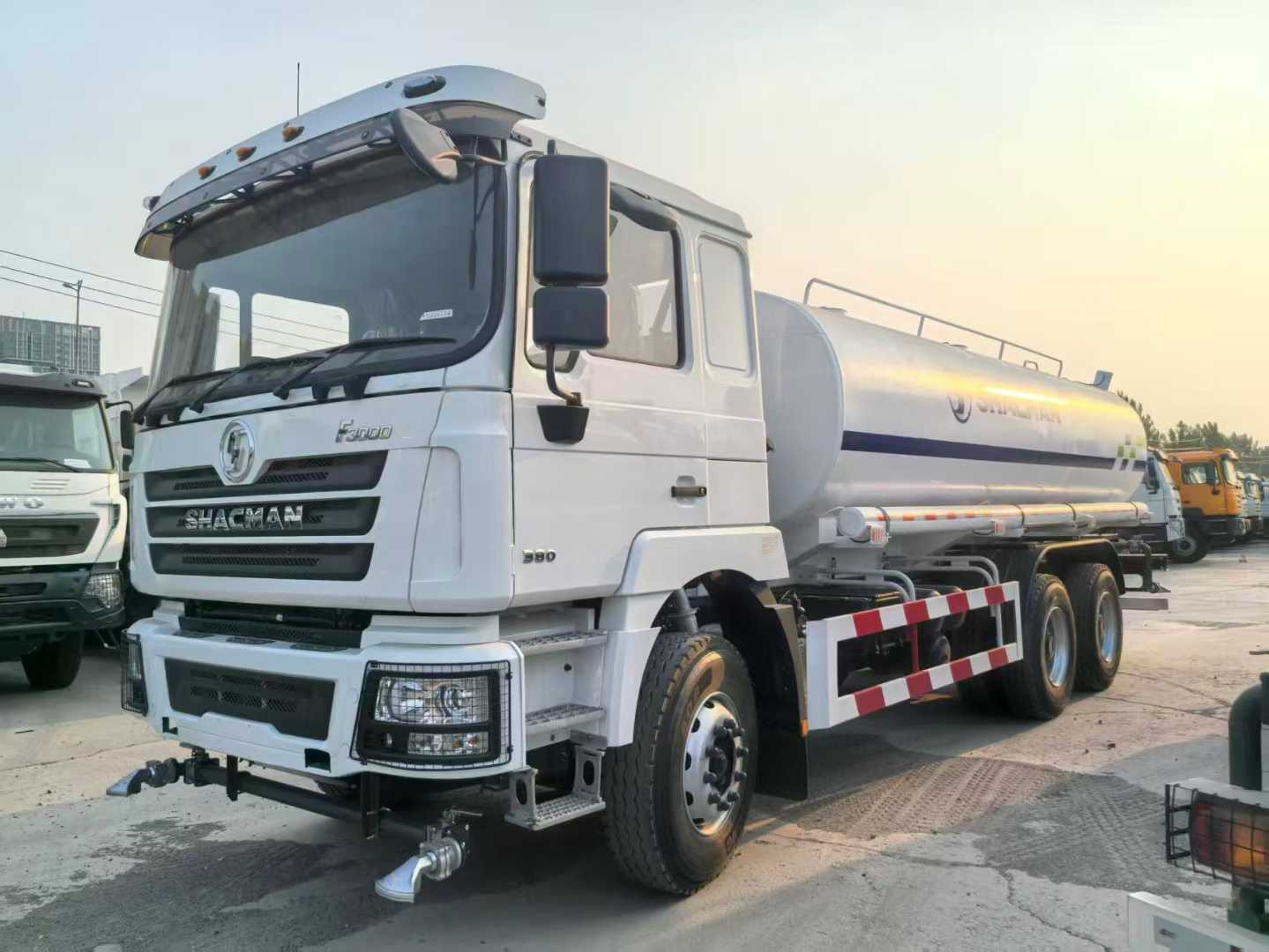 Prezzo di fabbrica Shacman 6X4 20000L Autocisterna 20 tonnellate Autocisterna per acqua in acciaio inossidabile Autocarro per il trasporto di acqua in vendita