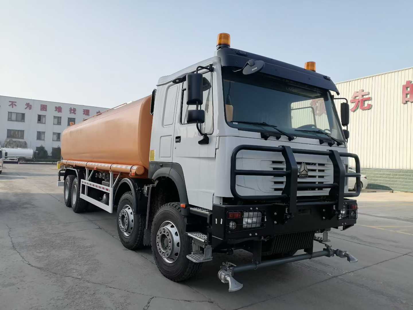 HOWO Nx 6X4 380HP 25000 litri cisterna per l'acqua potabile Camion spruzzatore con telaio rinforzato