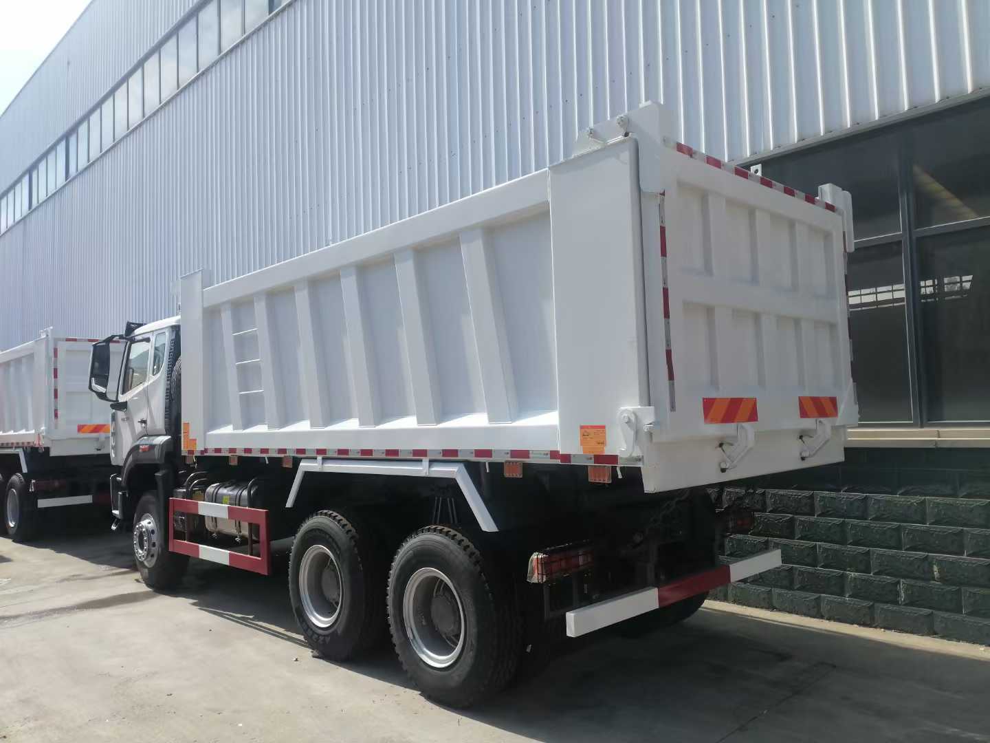Cina Sinotruk HOWO Usato 371/375HP 8x4 Mini Dump Truck a destra