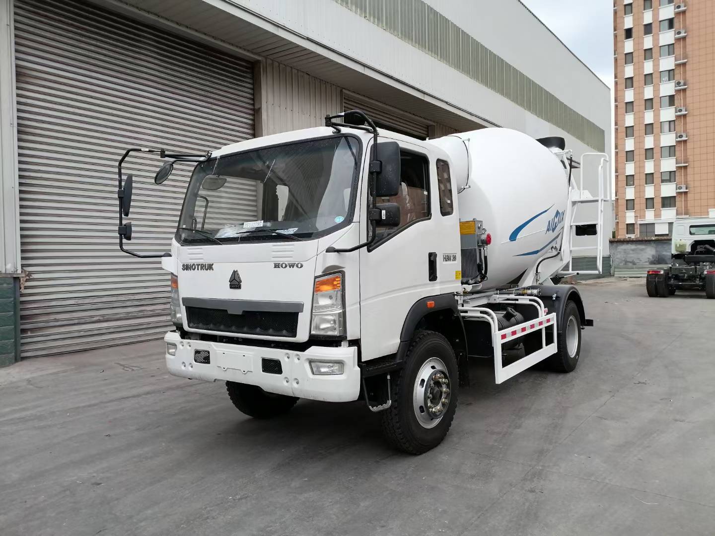 Usato HOWO Sinotruk 4x2 Concrete Mixer Truck con tamburo da 6m3 per la costruzione urbana