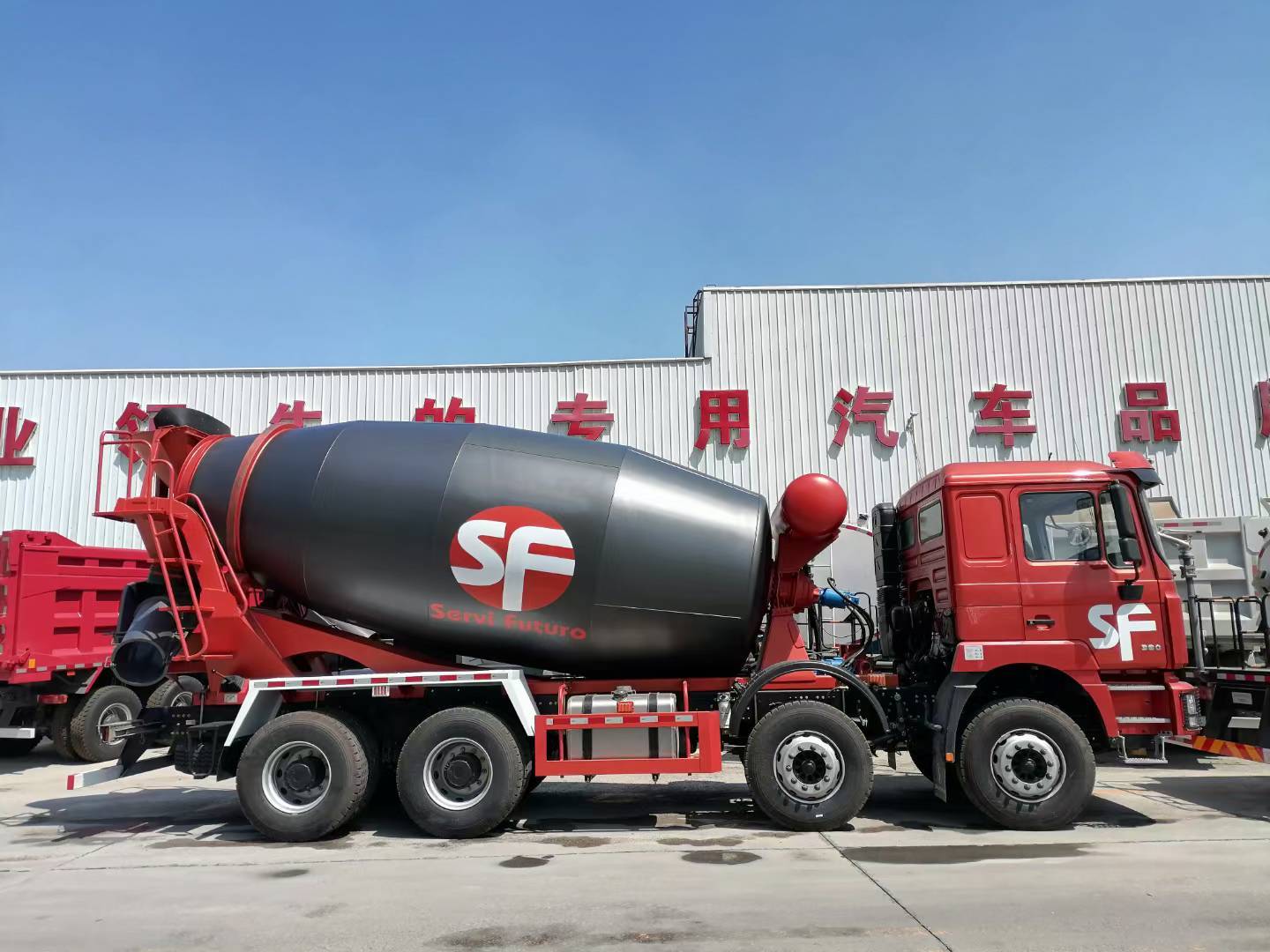 SHACMAN F3000 16m3 camion miscelatore di calcestruzzo pesante con sistema di pompa idraulica e telaio rinforzato