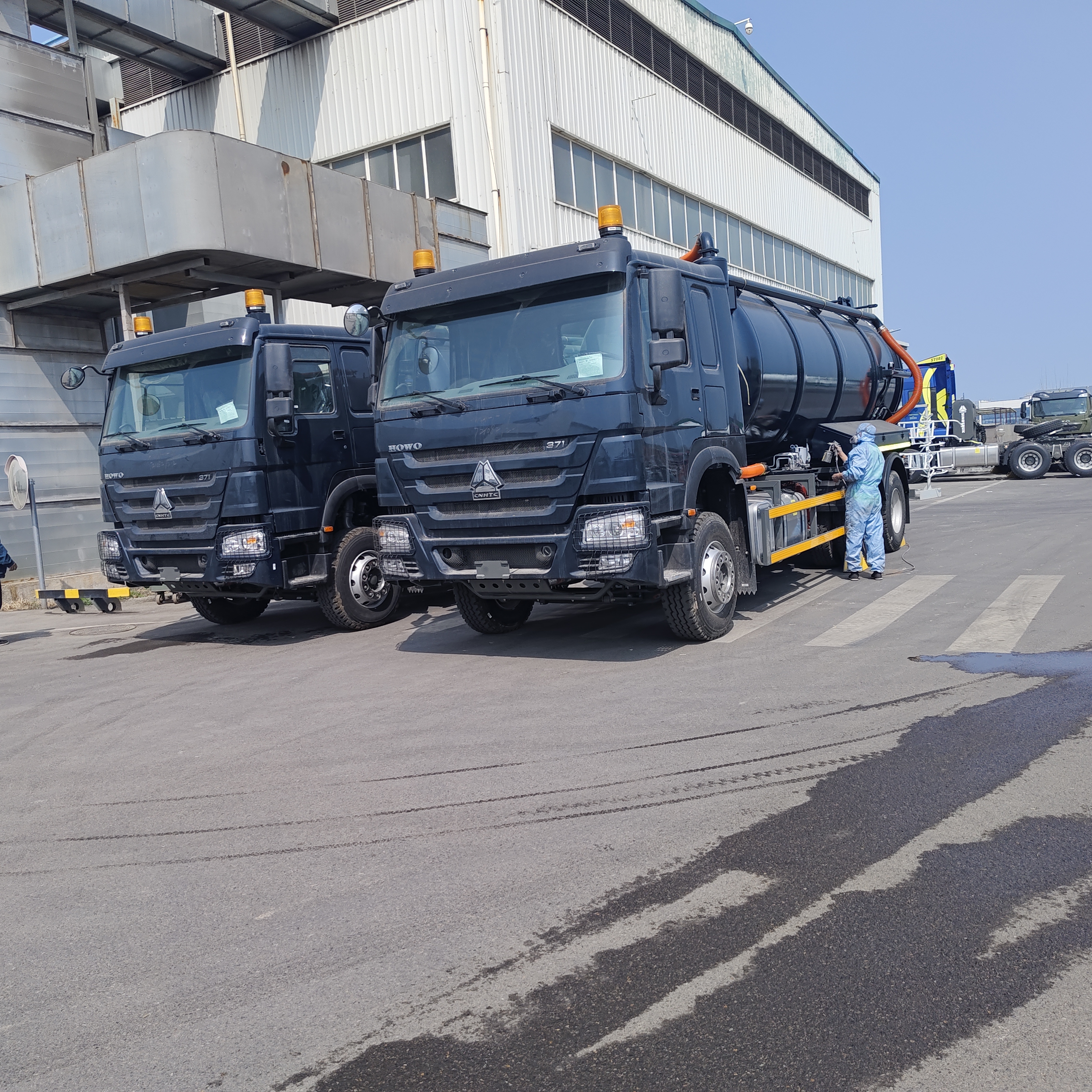 HOWO 15CBM Camion aspiratore aspiratore per fognature con tipo di azionamento 6×4 e scarico idraulico a ribaltamento per la pulizia delle cisterne settiche