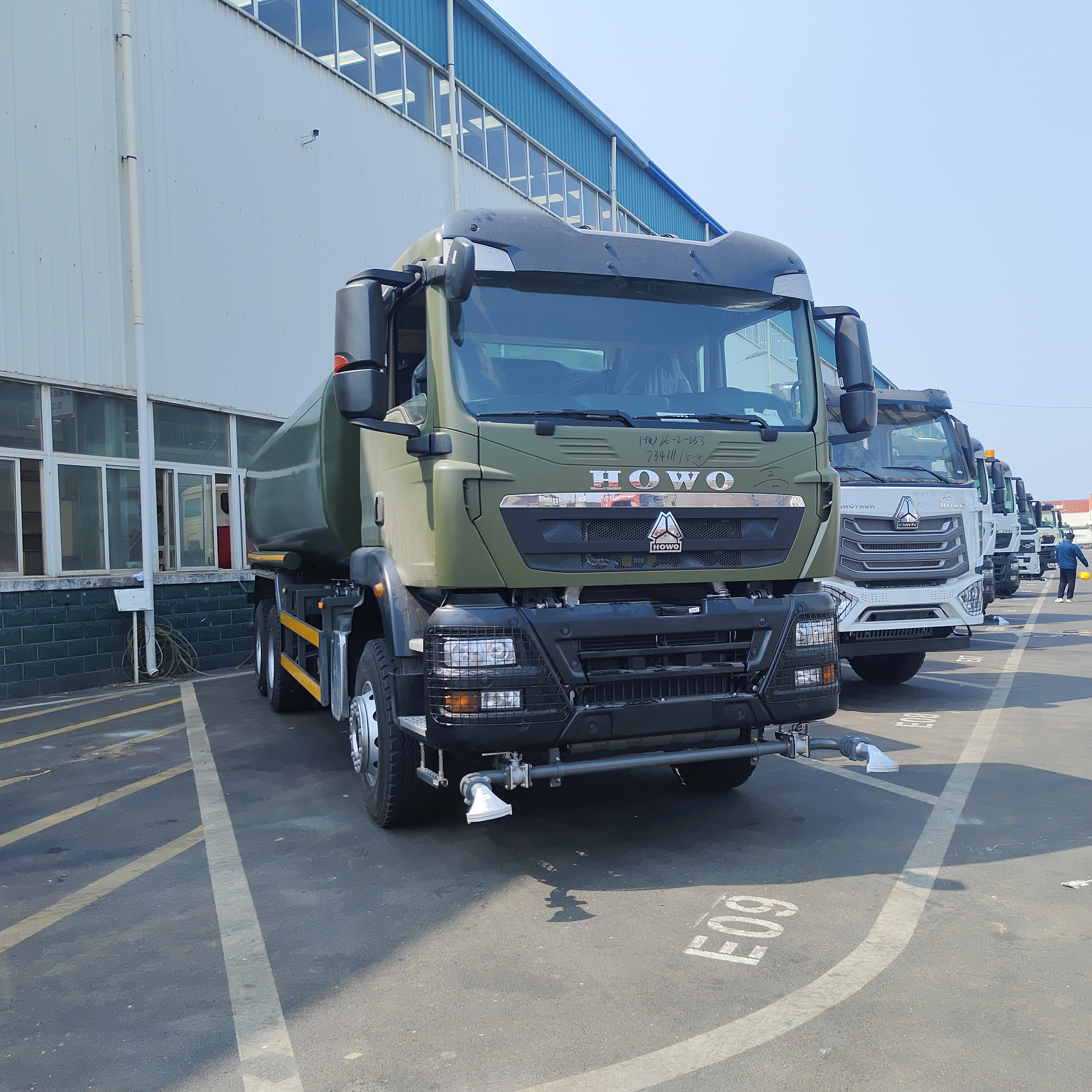 HOWO TX 6×4 camion serbatoio dell'acqua con carico utile Euro 2 standard di emissioni 20T e 6×4 ruota motrice per la pulizia stradale