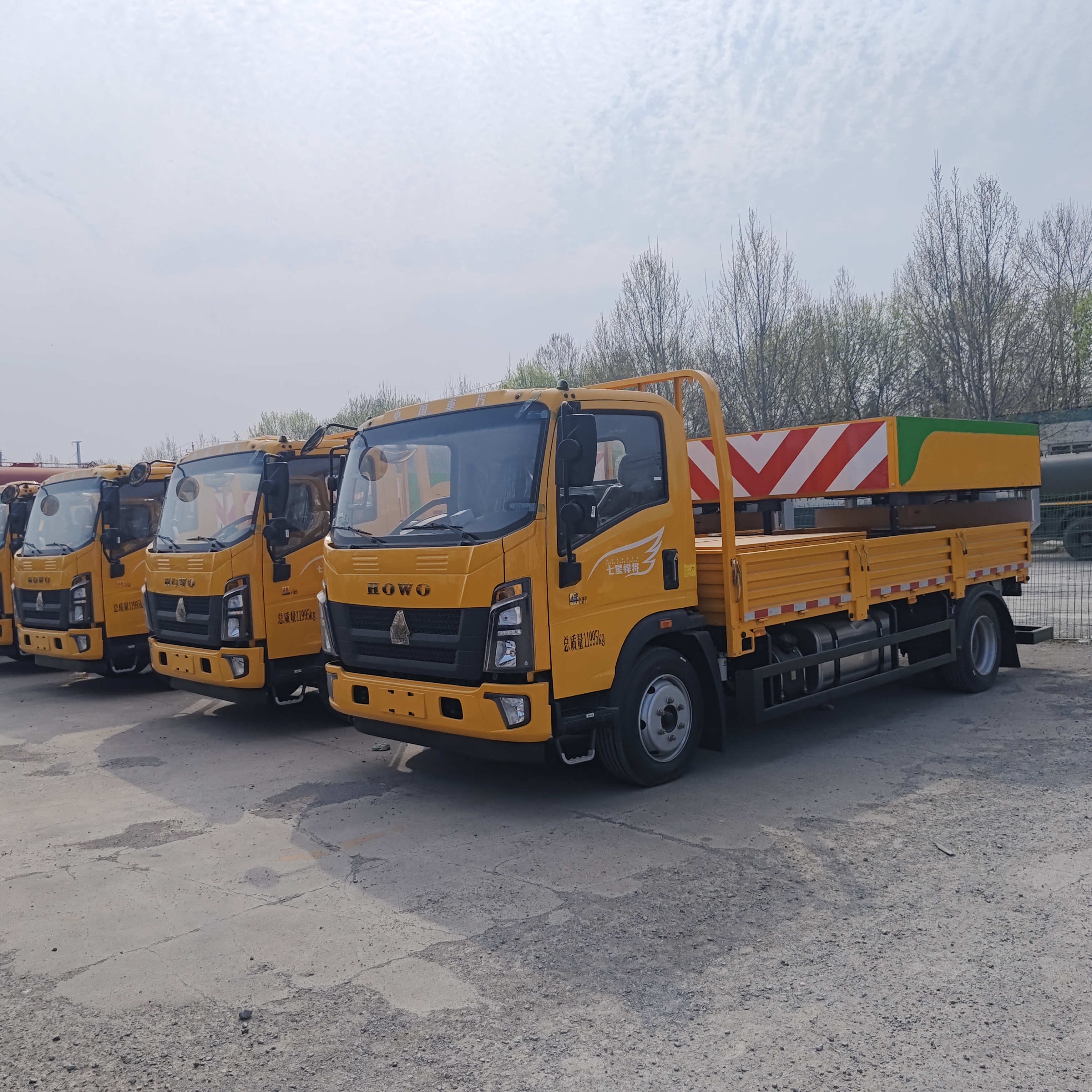 HOWO 4×2 Crash Cushion Truck con assorbimento di energia ad alte prestazioni e design di sostituzione modulare per la sicurezza stradale