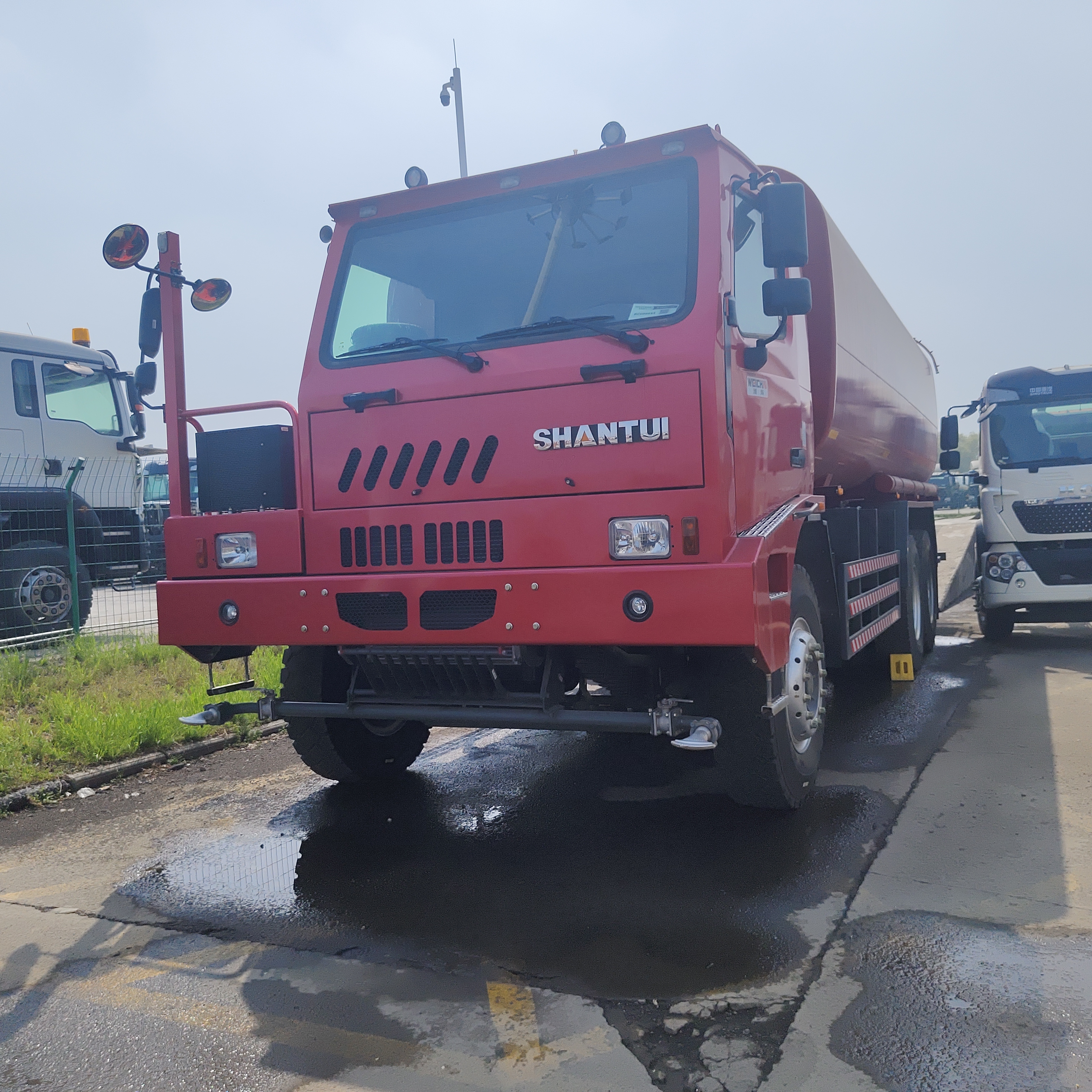 Camion pesante Shantui 6×4 con 20 tonnellate di carico utile e serbatoio in acciaio al carbonio