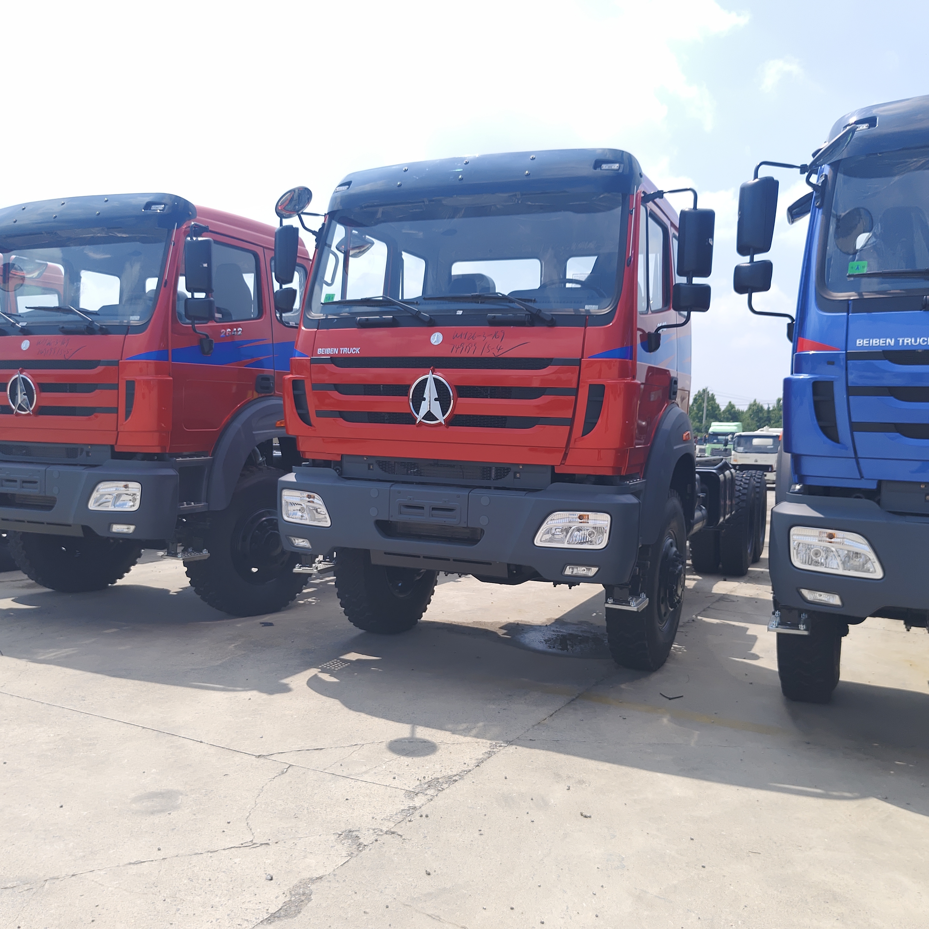 BEIBEN 2642 6×4 Heavy Duty Tractor Truck con motore WEICHAI da 420 CV e telaio con tecnologia Mercedes-Benz