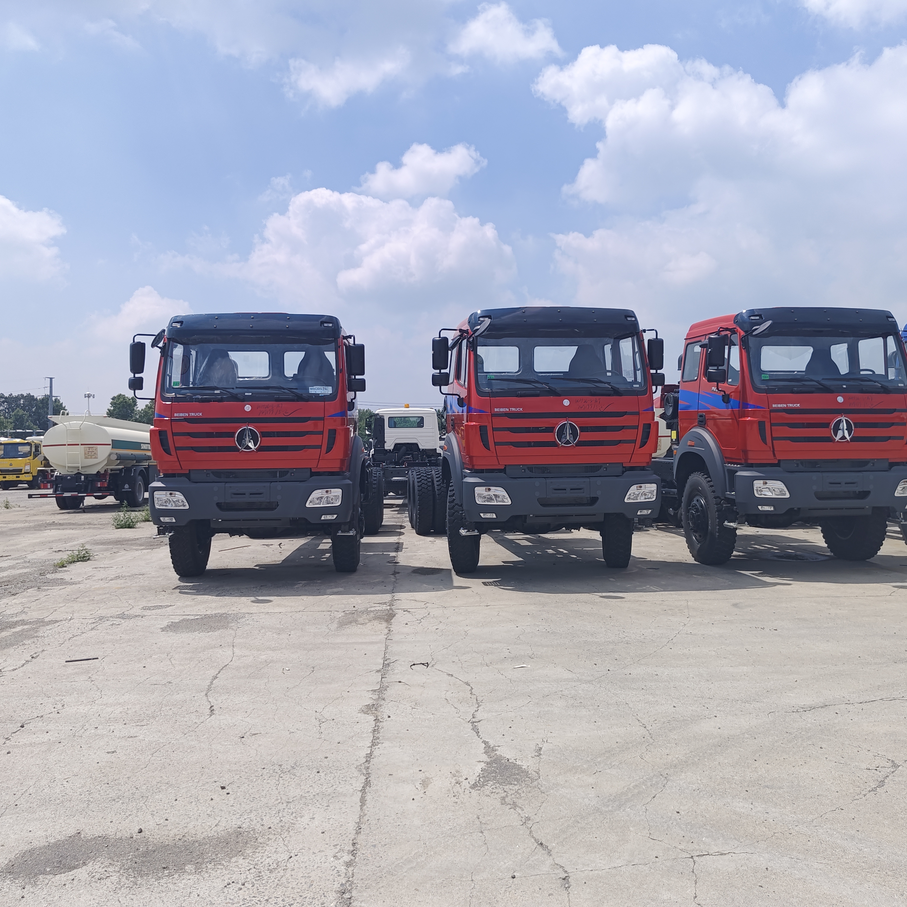 BEIBEN 2642 8×4 Heavy Duty Mining Dump Truck con motore WEICHAI da 420 CV e carico utile da 35 a 45 tonnellate per l'estrazione e la cava