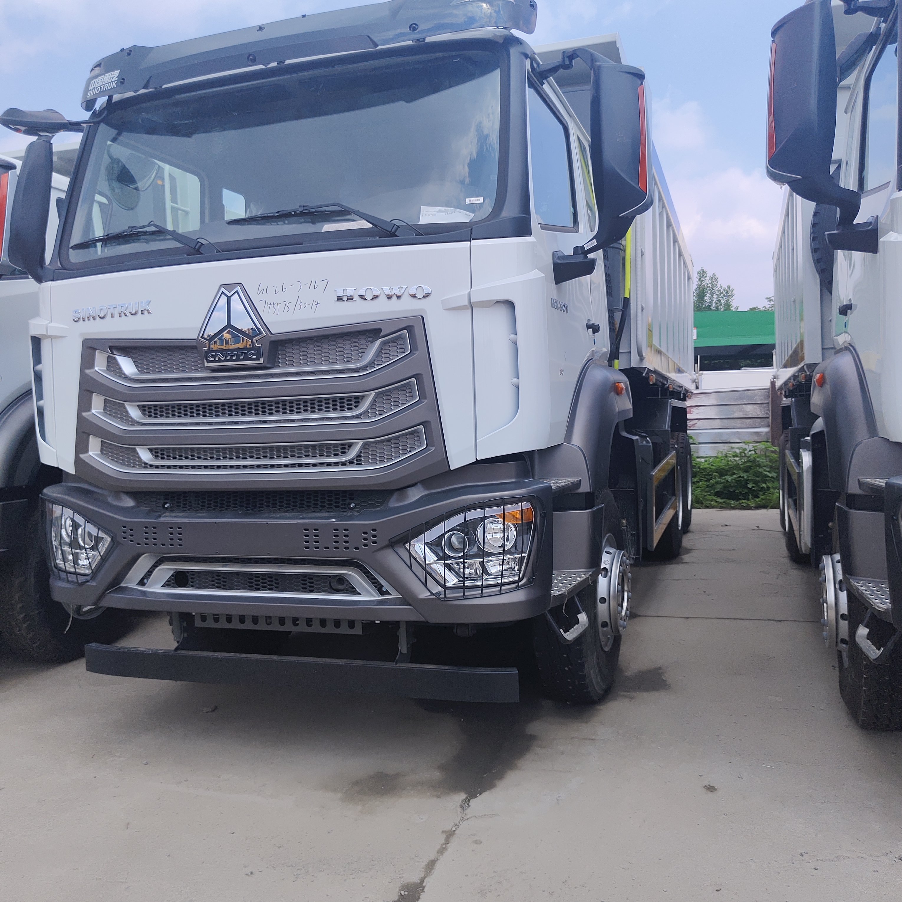 HOWO NX 6×4 Heavy Duty Mining Dump Truck con motore da 430 CV e carico utile da 30-35 tonnellate per l'Africa