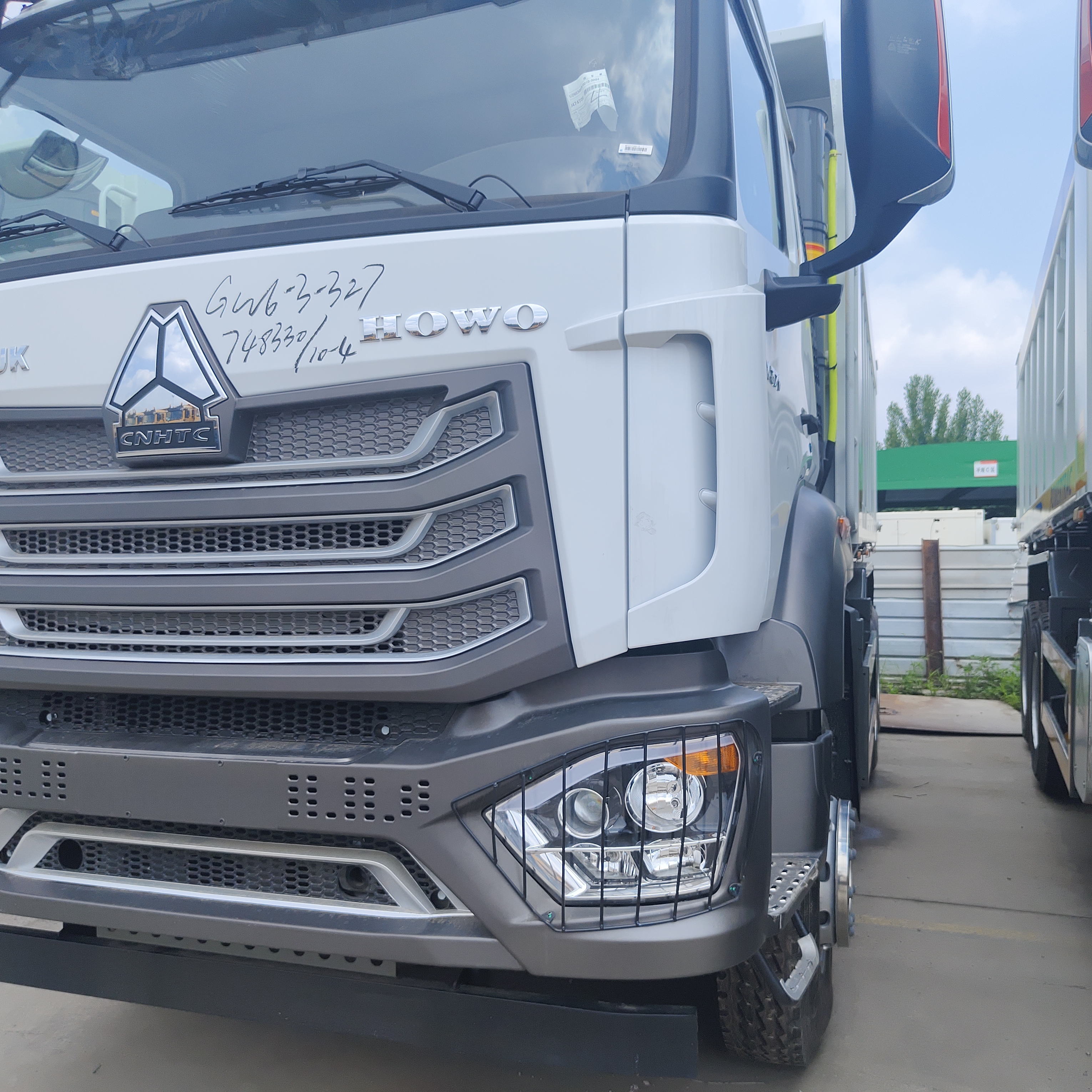 HOWO NX 6×4 Heavy Duty Dump Truck con motore da 400 CV e corpo da 20 CBM per miniere e costruzioni