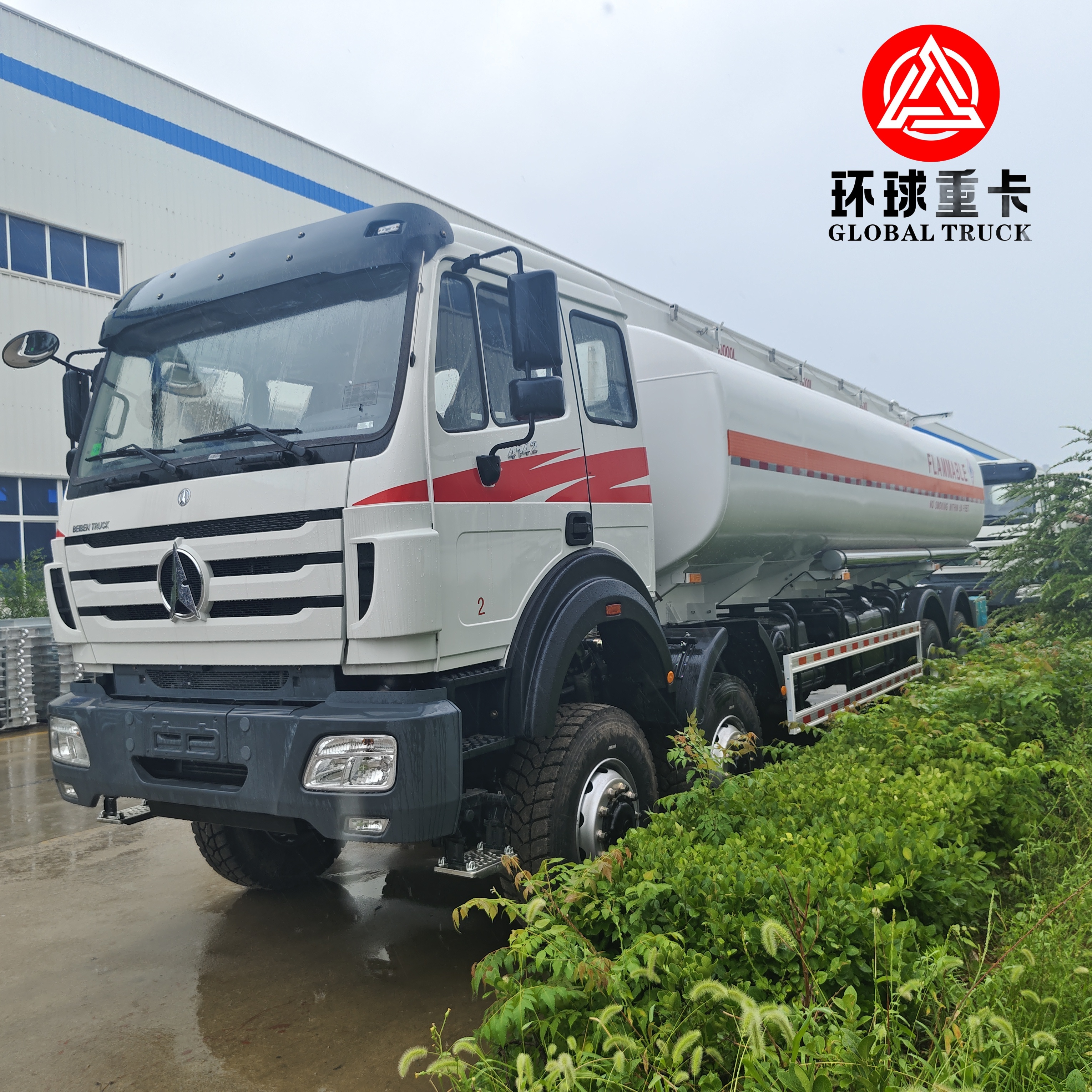 Beiben 8x8 35000L Camion-cisterna pesante per il trasporto di combustibile minerario a gasolio in Congo