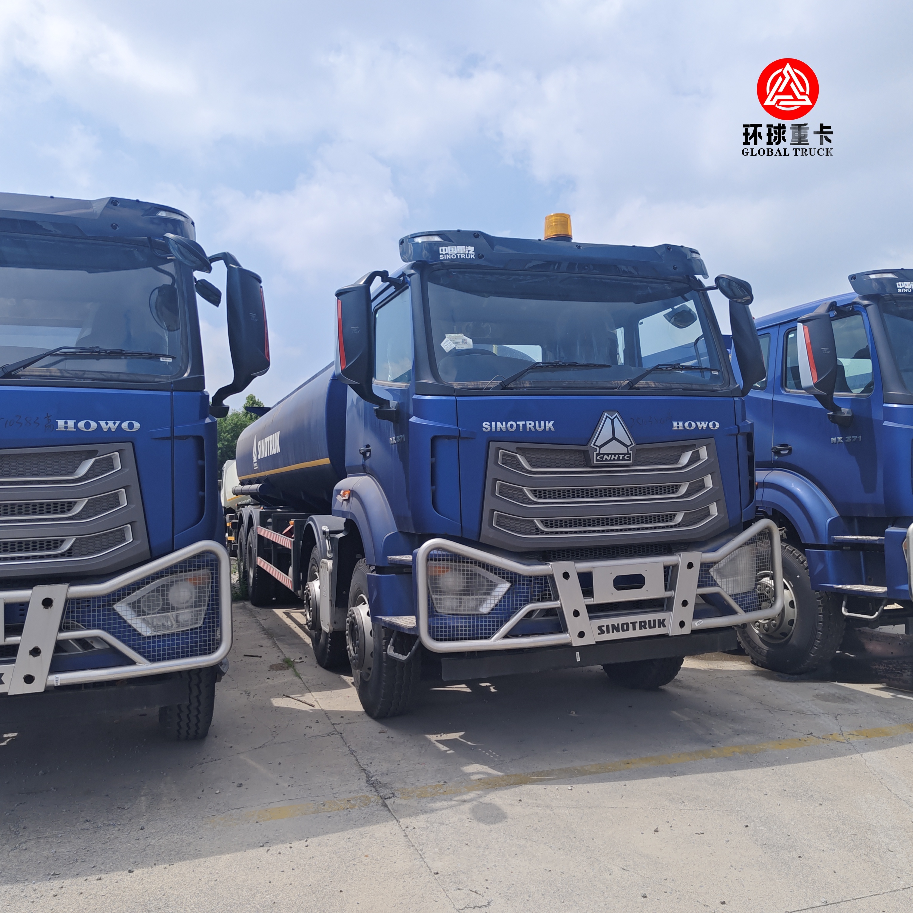 HOWO NX 8x4 30000L Fuel Tank Truck Heavy Duty Diesel Bowser Truck per le miniere e la distribuzione di combustibile in Zambia