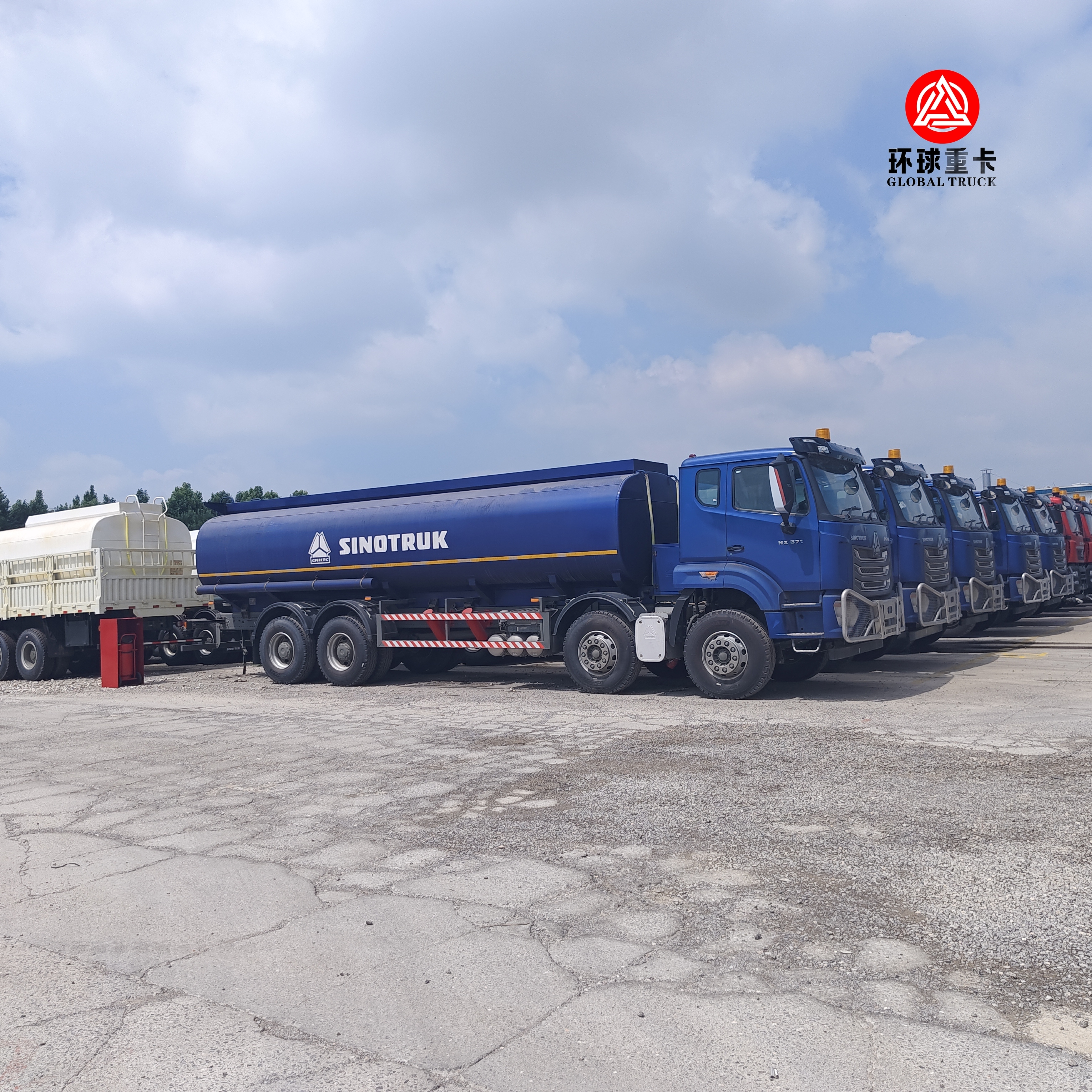 Autocisterna HOWO NX 8x4 da 30000L per il mercato della Tanzania