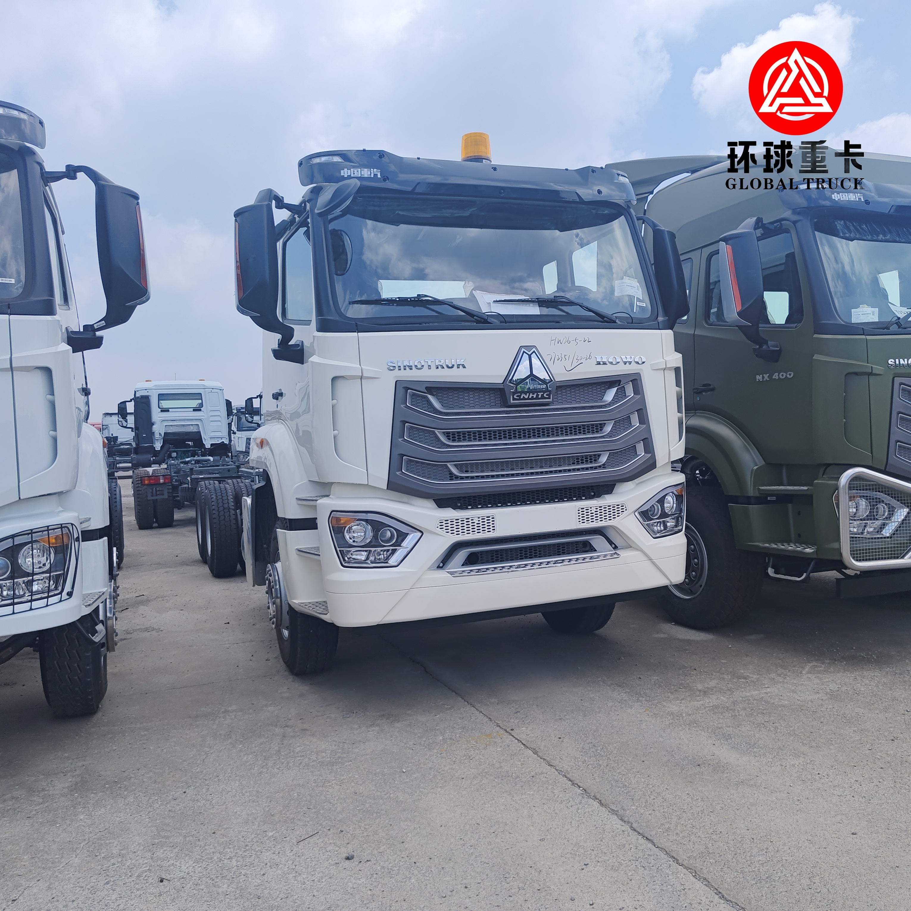 Nuovo HOWO NX 6x4 Traktor Truck 430HP Azionamento a destra Prime Mover per la logistica pesante