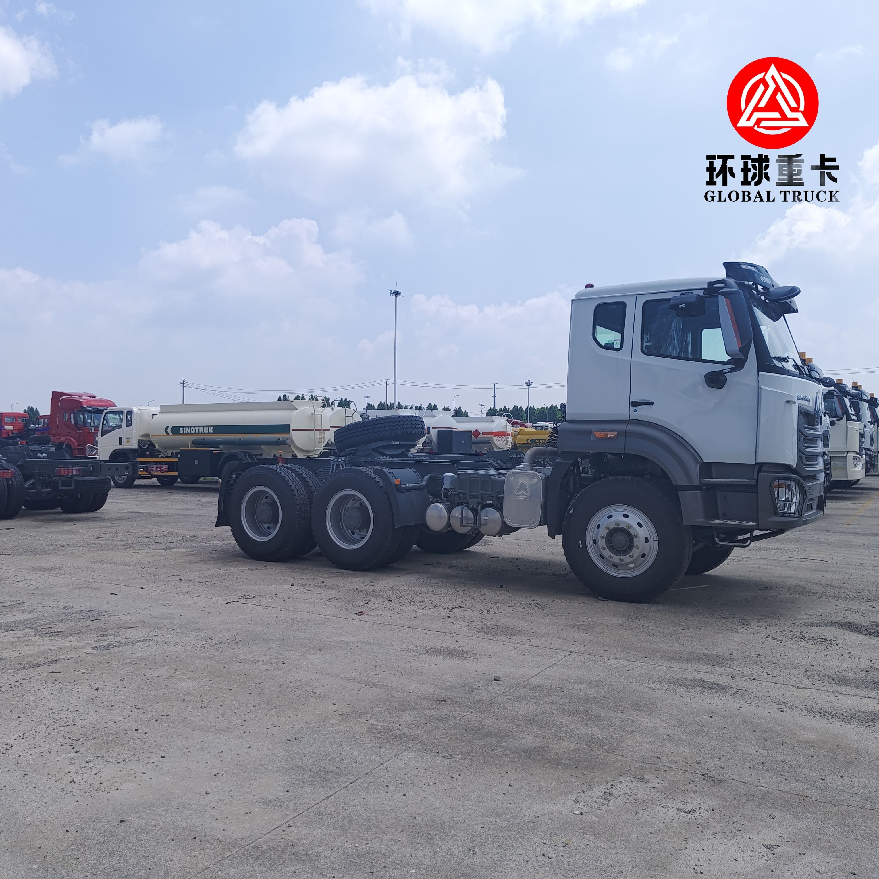 Nuovo Sinotruk HOWO NX 6x4 Traktor Truck 430HP Heavy Duty Prime Mover per la logistica e il trasporto